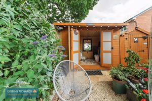 Garden/Summerhouse- click for photo gallery